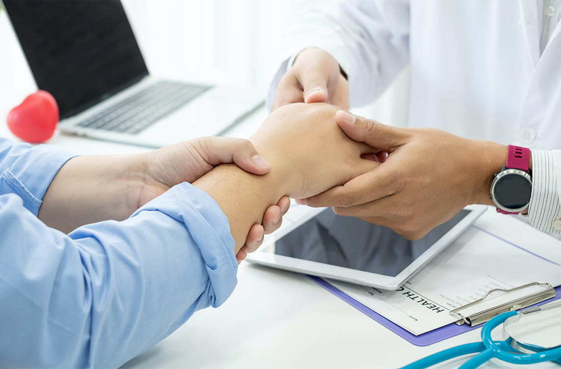 woman at doctor with osteoporosis